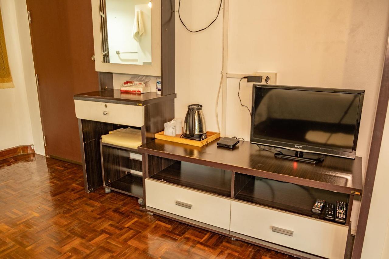 Home16 Sukhumvit16 Bangkok Bagian luar foto