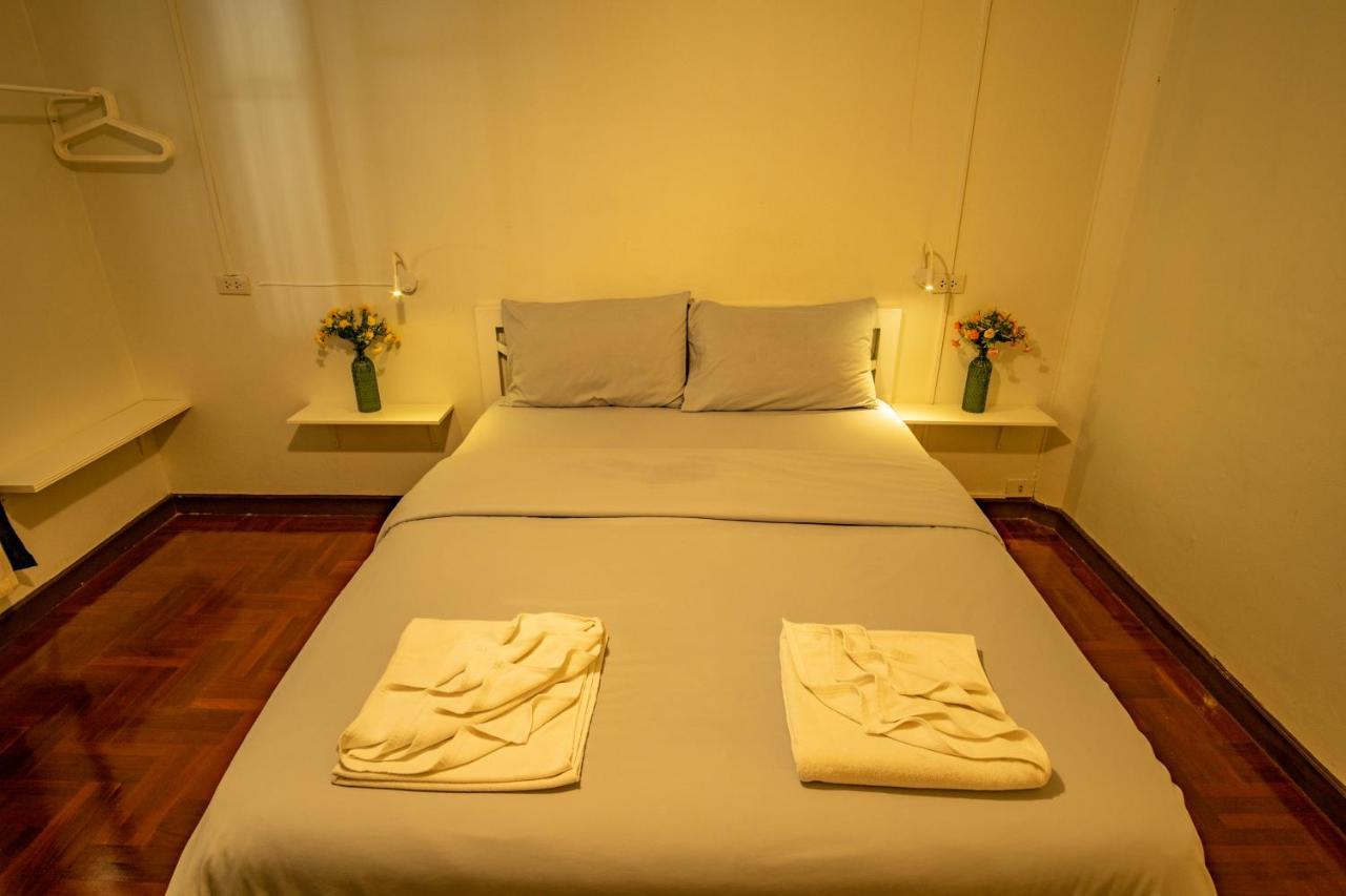 Home16 Sukhumvit16 Bangkok Bagian luar foto