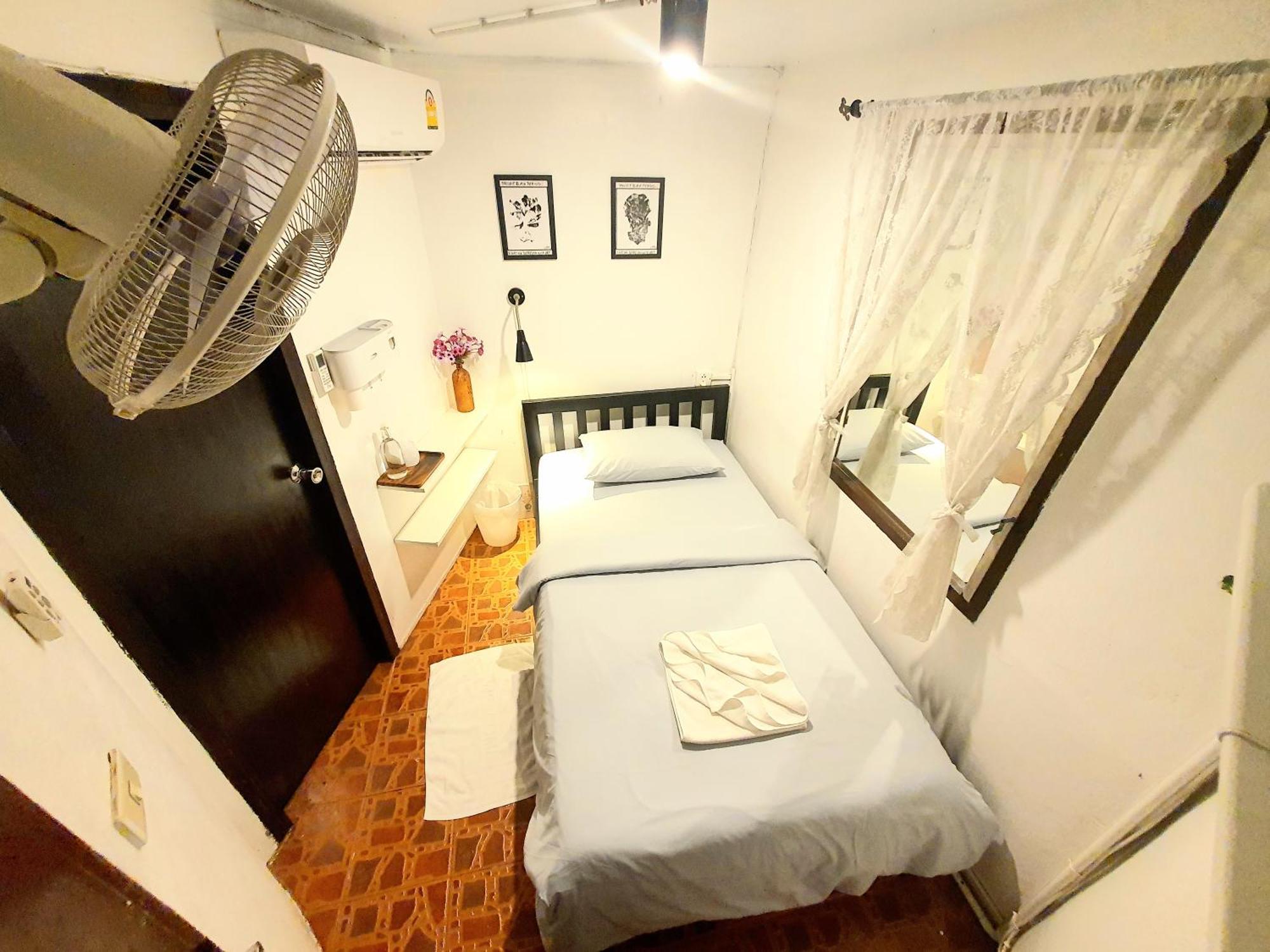 Home16 Sukhumvit16 Bangkok Bagian luar foto